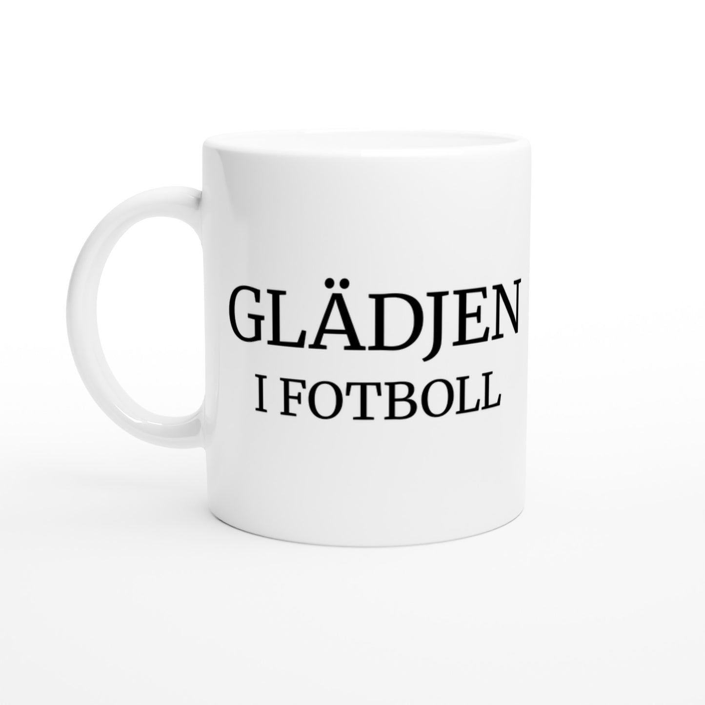 Mugg med motiv av fotboll som symboliserar glädjen och skrattet som sporten för med sig.