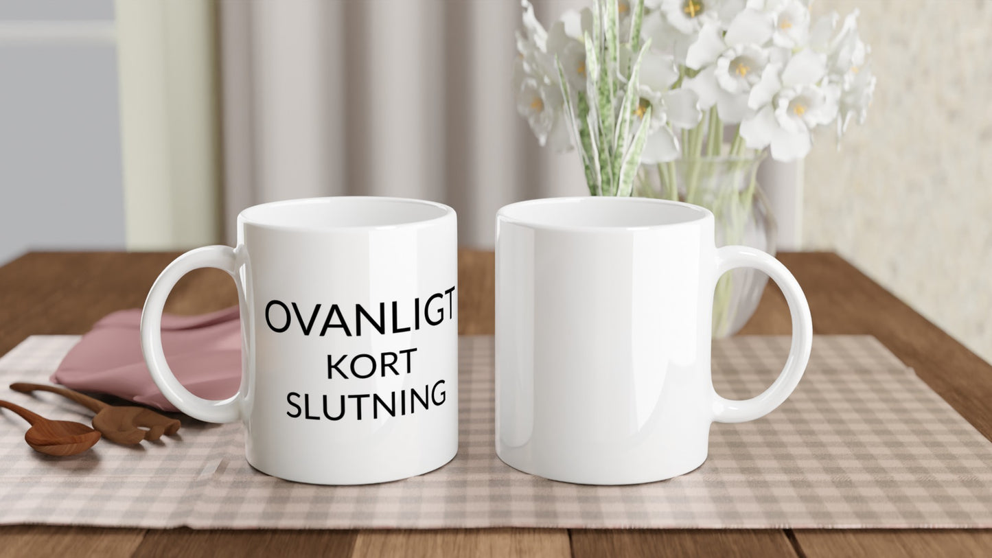 Överraskande Kortslutning - en humoristisk mugg för elektriker som skildrar oväntade ögonblick i vardagen.