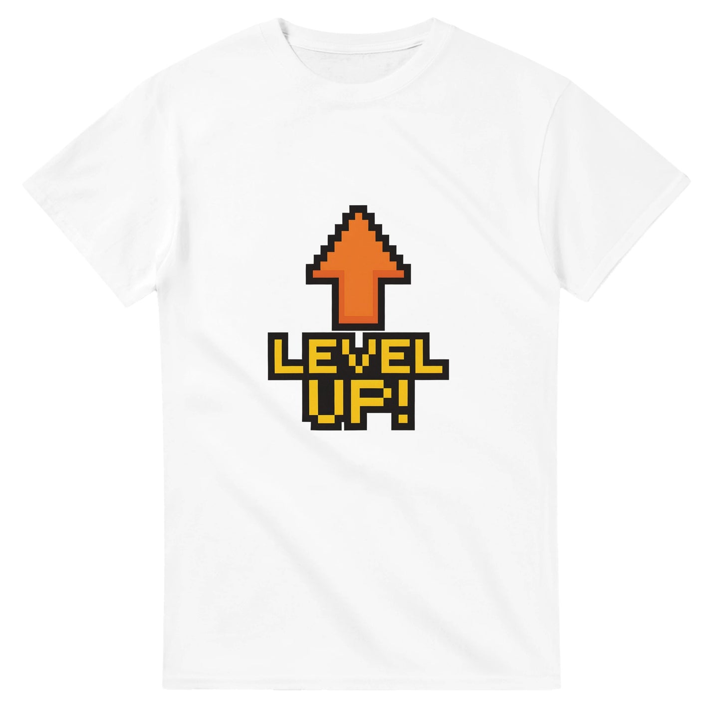T-shirt med pixelart-motiv av stigande pil och texten 'Level Up!', inspirerad av retro tv-spel.