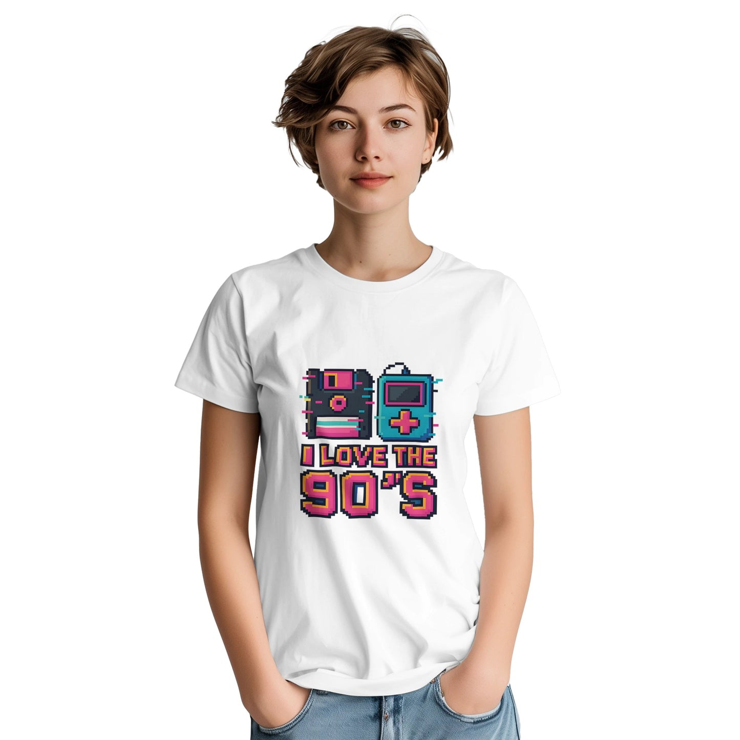 Retro T-shirt med disketter och musikspelare i pixelart och glitch-effekter. Perfekt för 90-tals nostalgi.