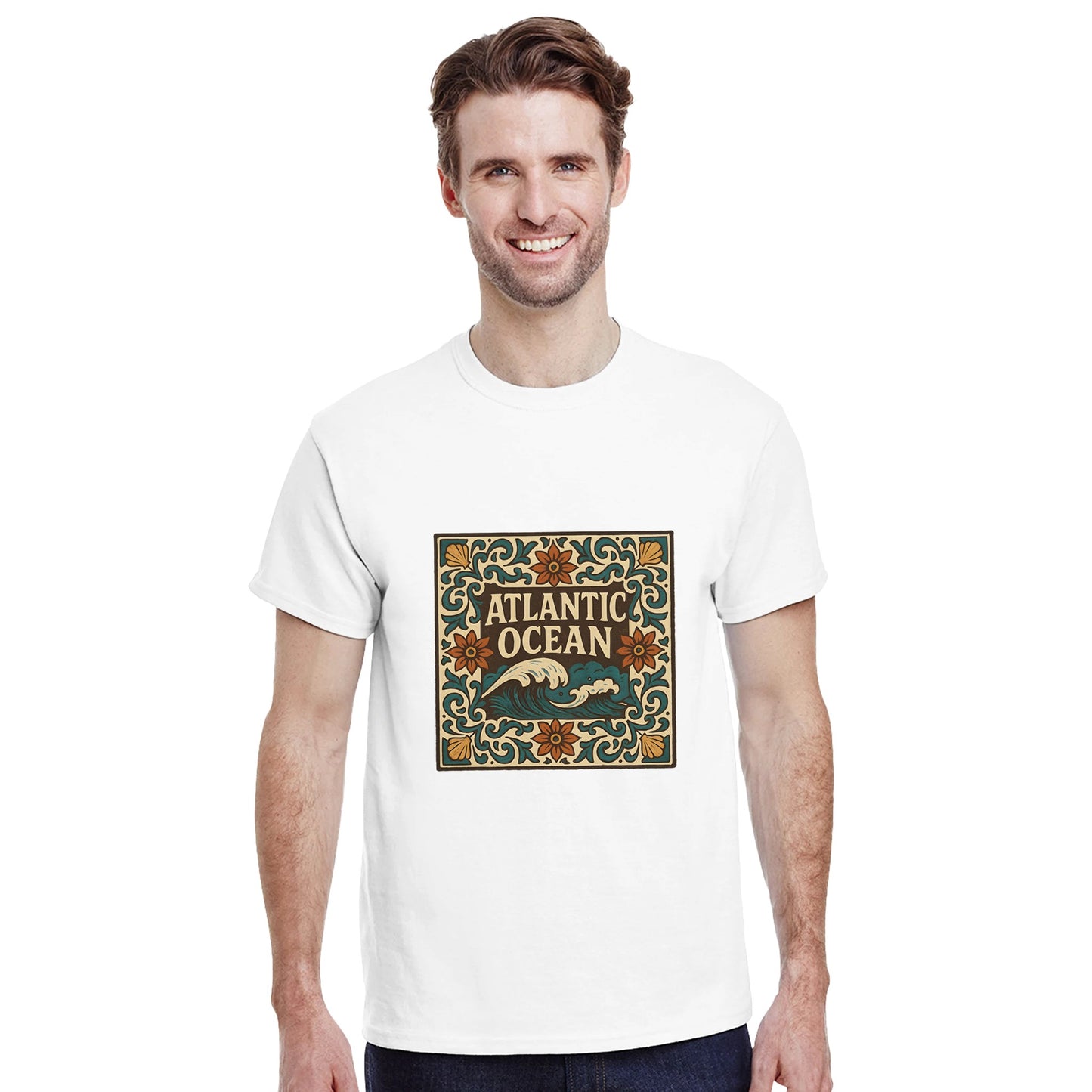 T-shirt med azulejomönster i vintagestil, inspirerad av Atlanten. Upplev Portugals skönhet och kultur.
