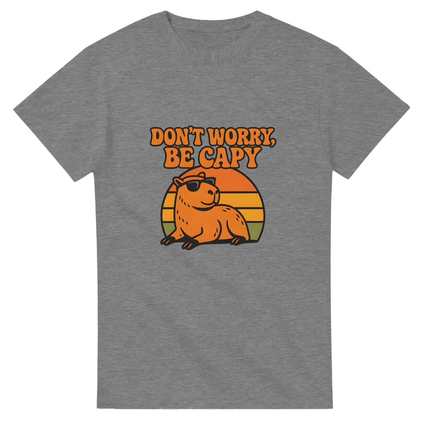 Retroinspirerad capybara-motiv med solnedgång. Perfekt för en avslappnad sommarkänsla.