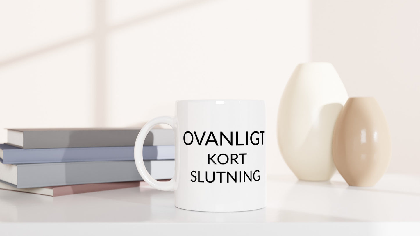 Överraskande Kortslutning - en humoristisk mugg för elektriker som skildrar oväntade ögonblick i vardagen.