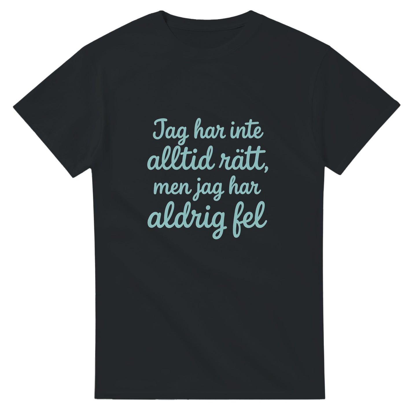 T-shirt med rolig text: Jag har inte alltid rätt, men jag har aldrig fel. Lekfull font och mjuk pastellfärg.