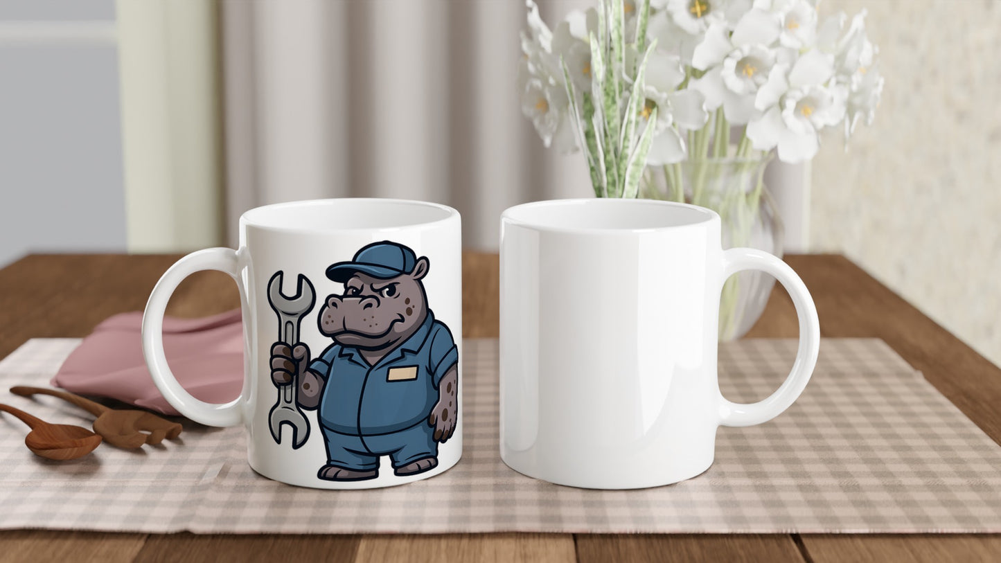 Flitig Flodhäst - Mugg med mekaniker flodhäst, redo med skiftnyckel och smutsiga tassar. Rolig och unik mugg.