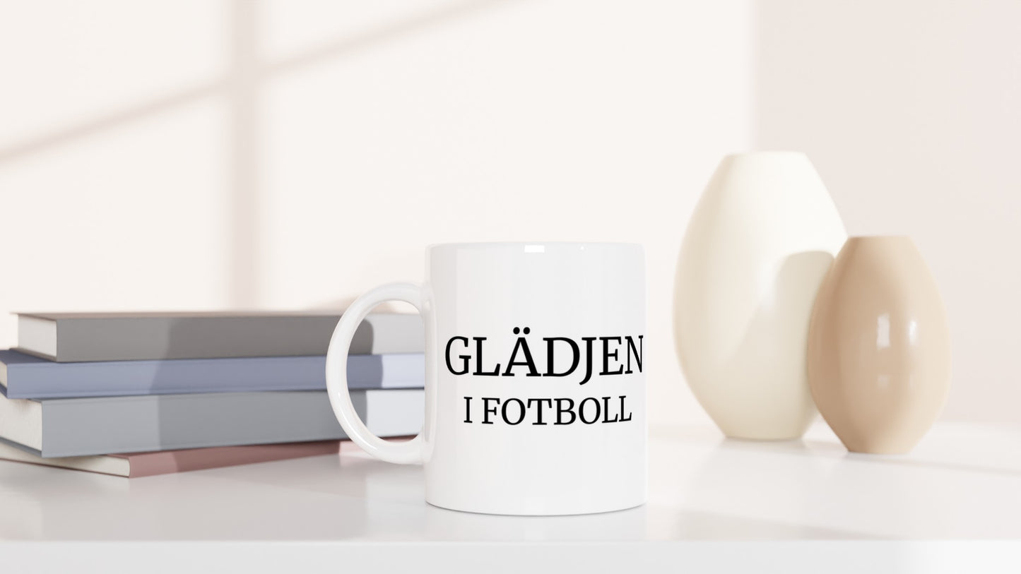 Mugg med motiv av fotboll som symboliserar glädjen och skrattet som sporten för med sig.