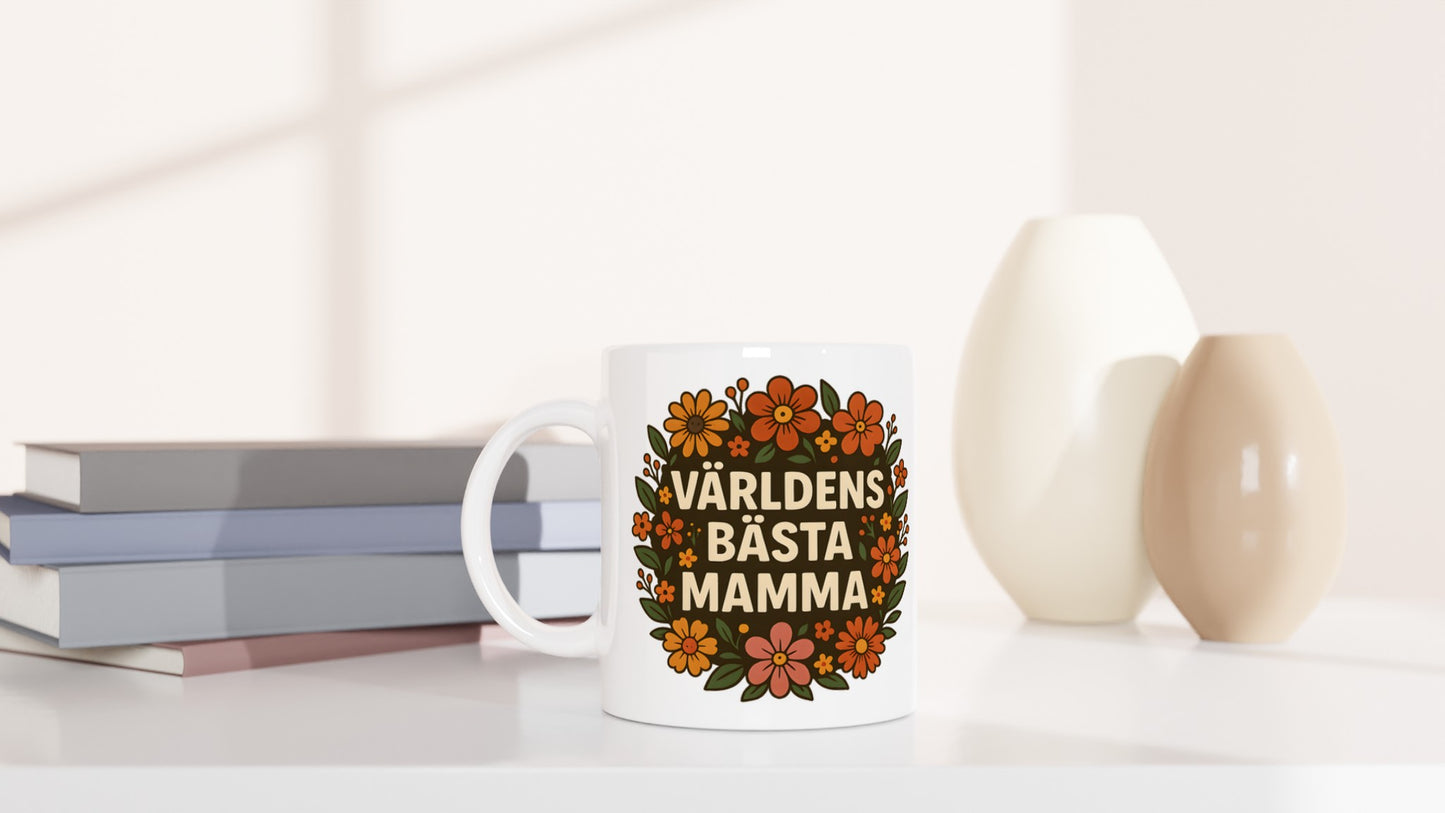 Mugg med texten 'Världens bästa mamma' inramad av blomsterprakt. Perfekt gåva till mamma!