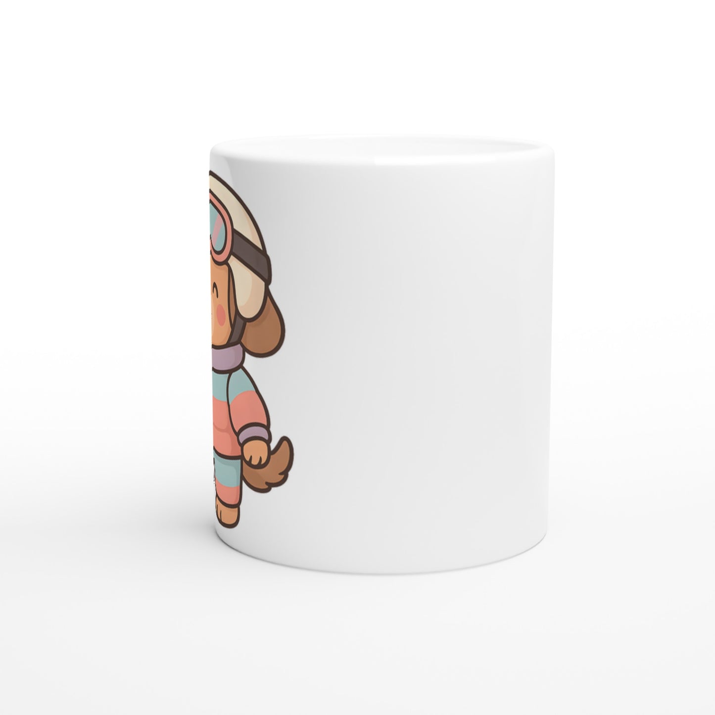 Hoppfull hund i skidkläder på en mugg, perfekt för skidåkare som vill börja dagen med stil.