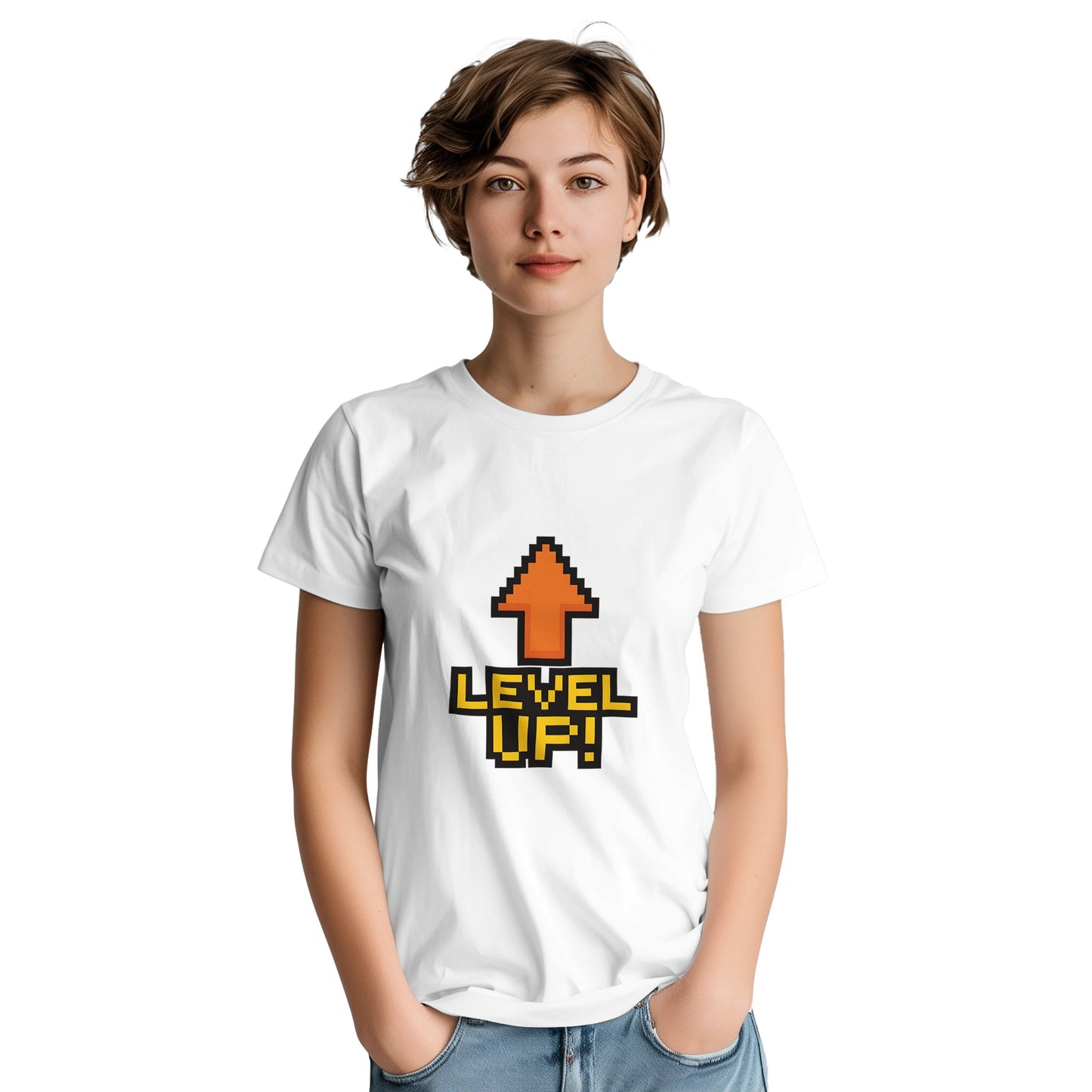 T-shirt med pixelart-motiv av stigande pil och texten 'Level Up!', inspirerad av retro tv-spel.