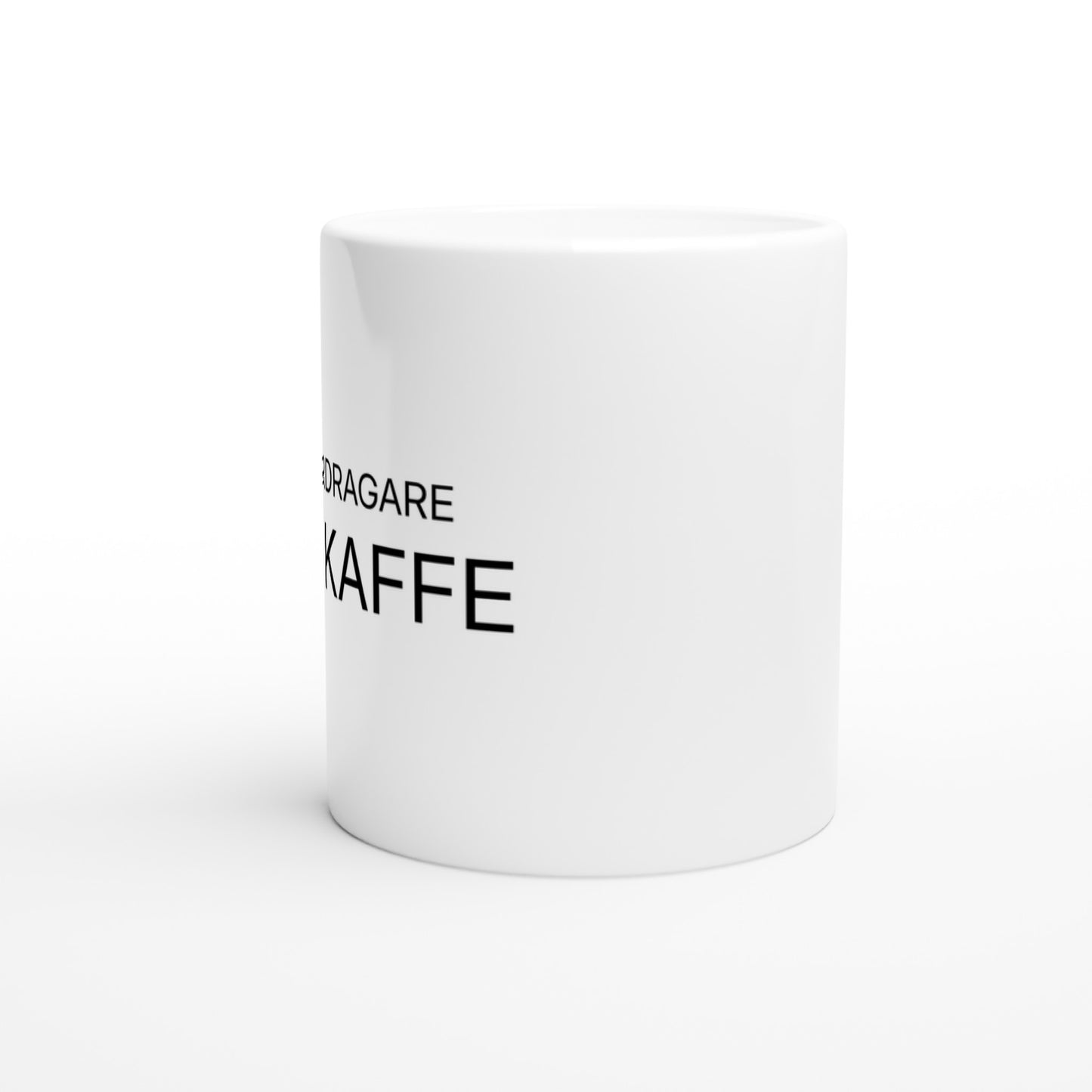 Mutterdragare och kaffe - mekanikerns bästa vänner för en effektiv arbetsdag.