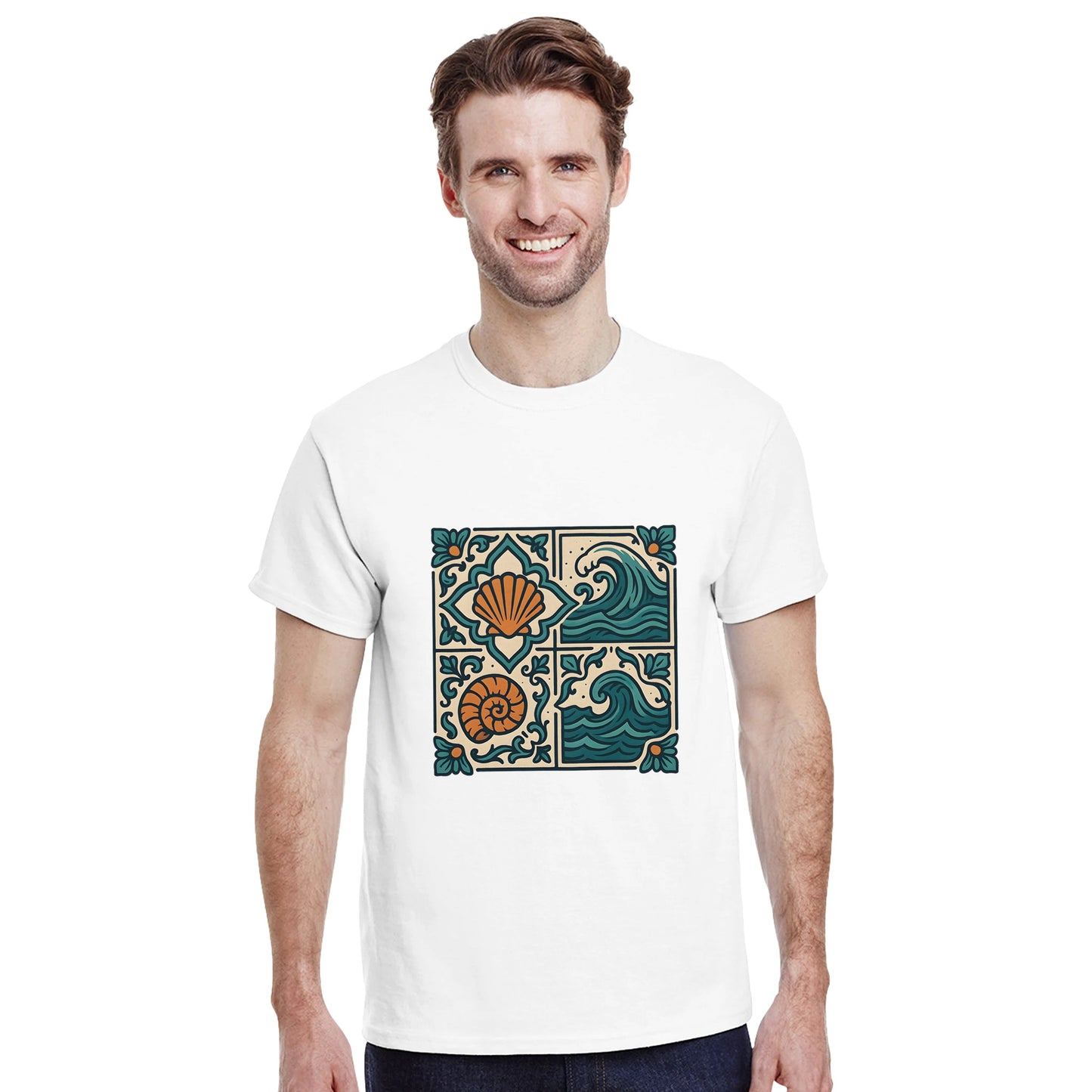 T-shirt med portugisiska kakelmönster i vintagefärger – perfekt för havsälskare och Portugal-fans.