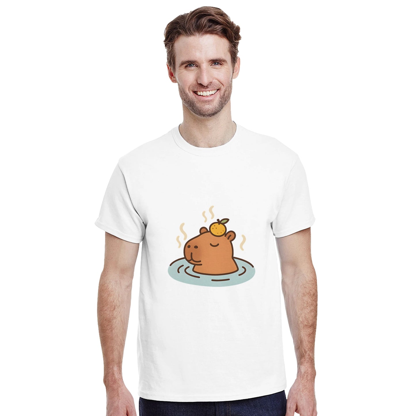Capybara i varm källa med citrus på huvudet. Lekfullt motiv för total zen och värme.
