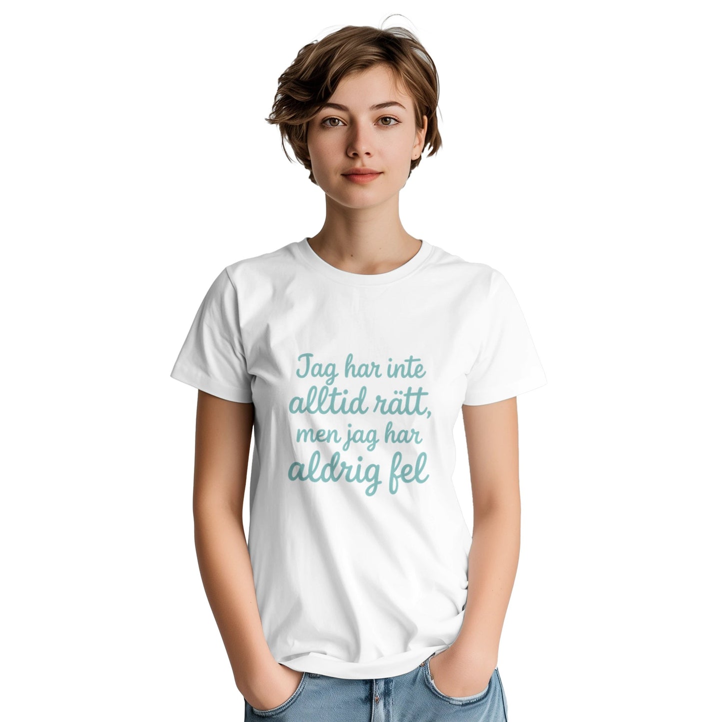 T-shirt med rolig text: Jag har inte alltid rätt, men jag har aldrig fel. Lekfull font och mjuk pastellfärg.