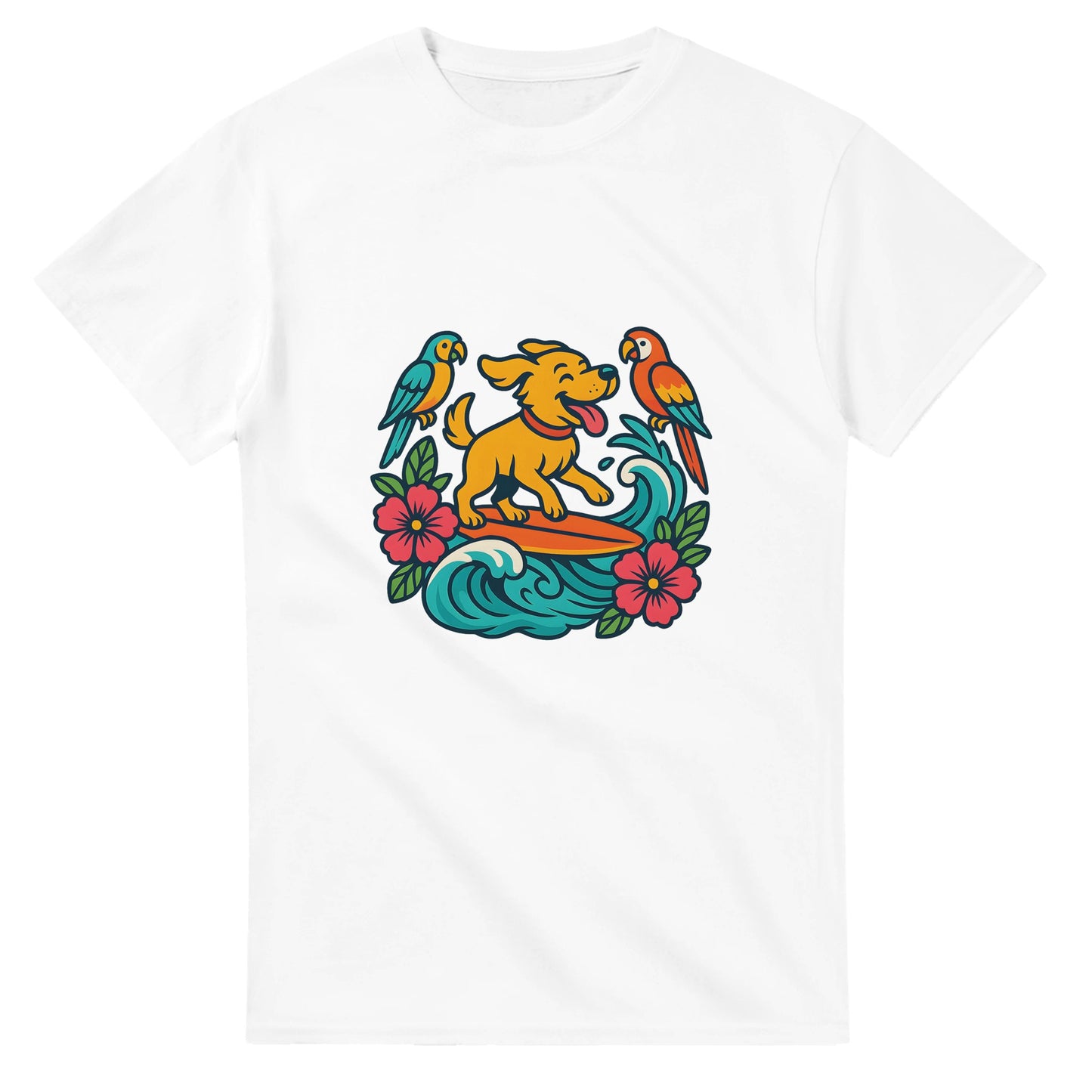 T-shirt med surfande hund, omgiven av tropiska vågor och färgglada fåglar. Glatt och somrigt motiv.
