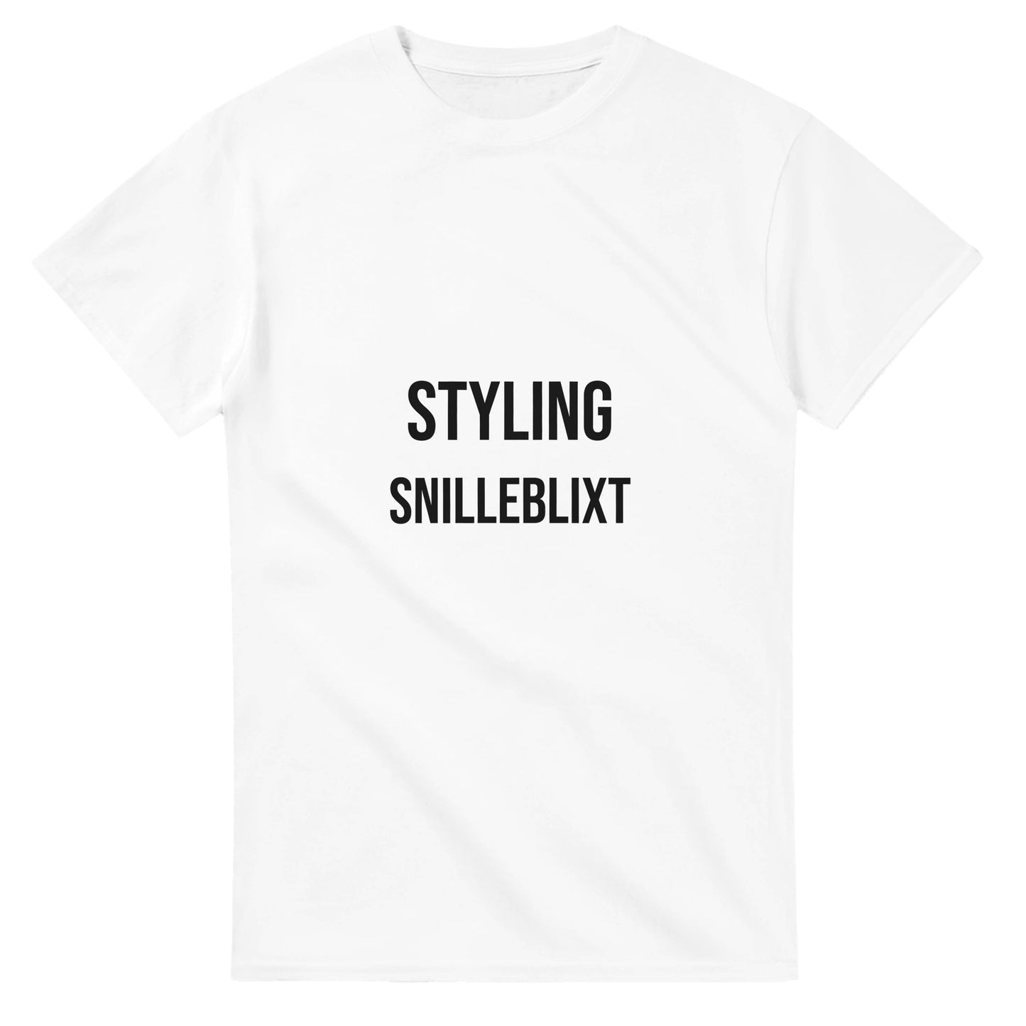 Stilren t-shirt för kreativa frisörer. Perfekt för experimenterande och uttrycksfulla looks. Utforska din kreativitet med Snilleblixt.