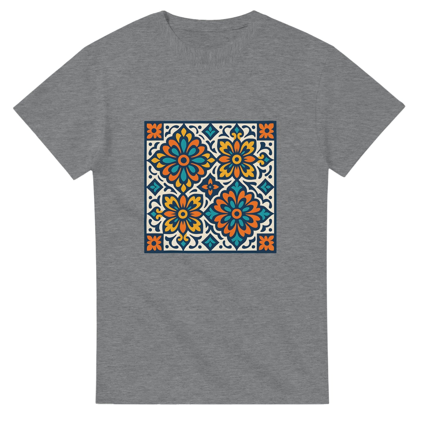 T-shirt med spanska mosaikmönster för en medelhavskänsla. Färgglada och detaljerade.