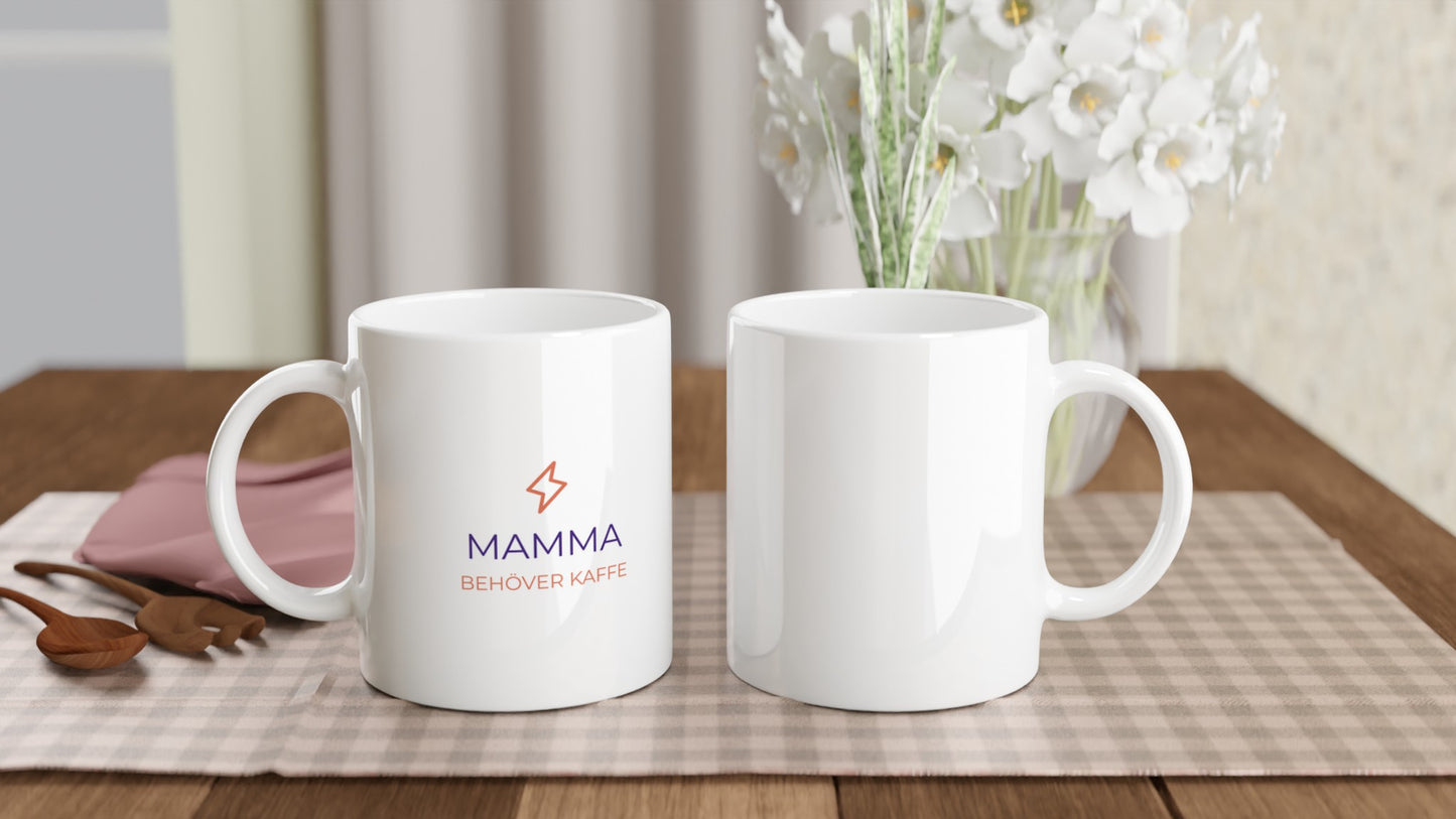 Kaffemugg med humoristisk text för mammor som behöver extra energi. Perfekt present!