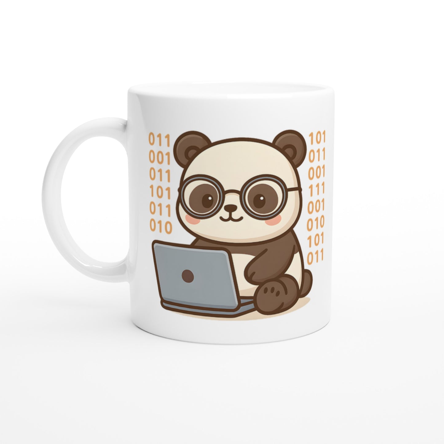 Mugg med motiv av en hacker-panda, perfekt för pandavänner och kodnördar.