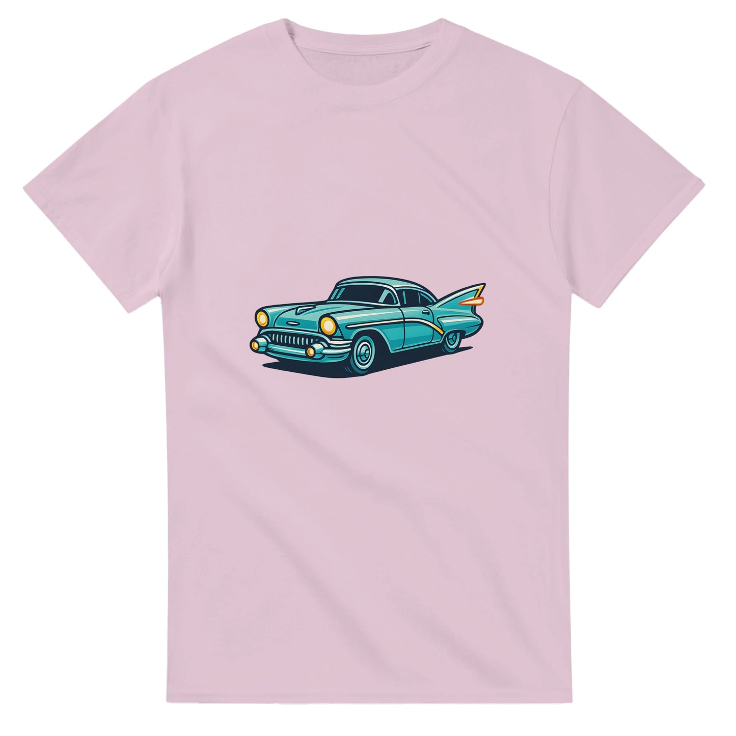 T-shirt med retrofuturistisk bild av bil, där nostalgi möter modern design.