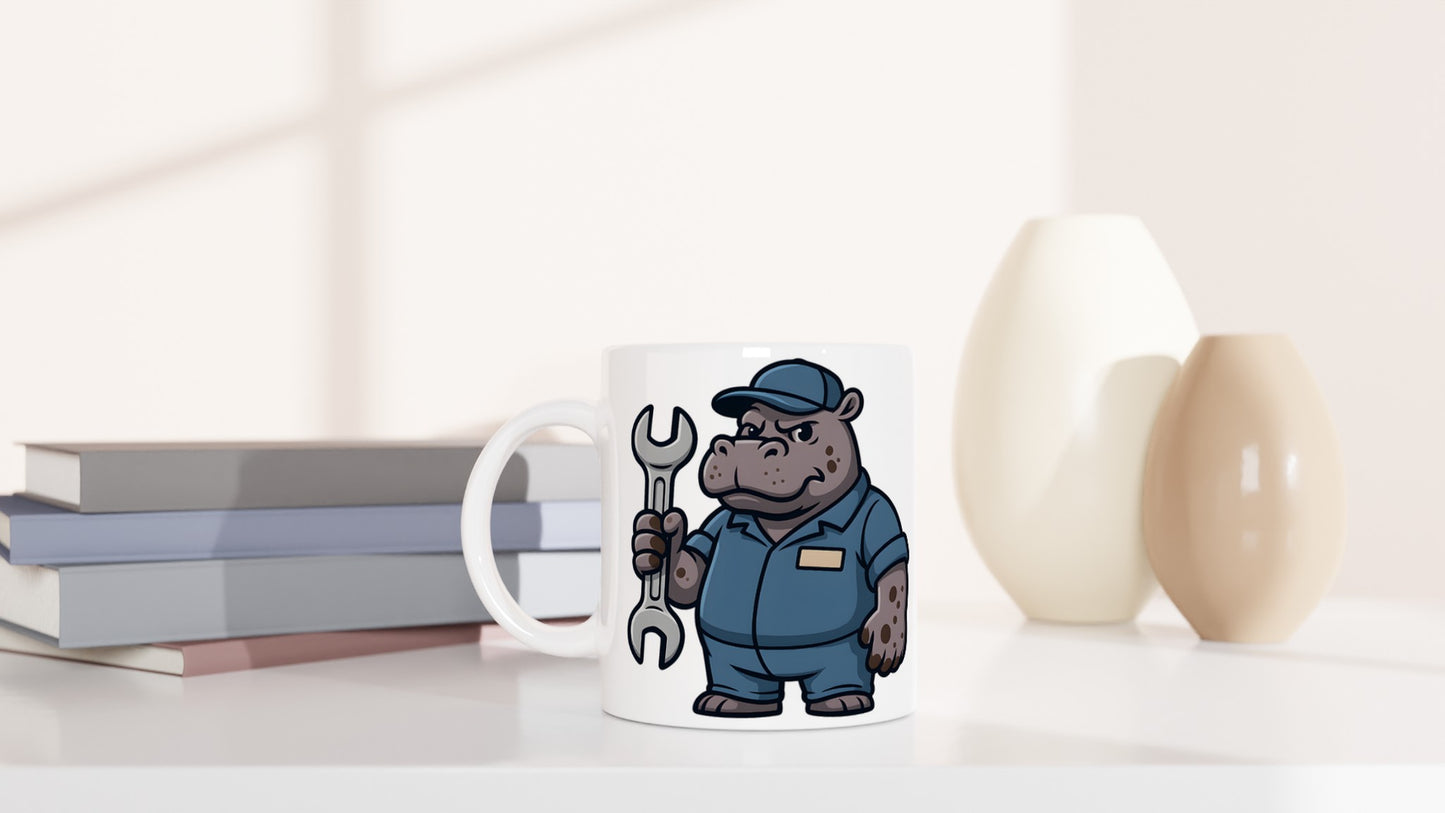 Flitig Flodhäst - Mugg med mekaniker flodhäst, redo med skiftnyckel och smutsiga tassar. Rolig och unik mugg.