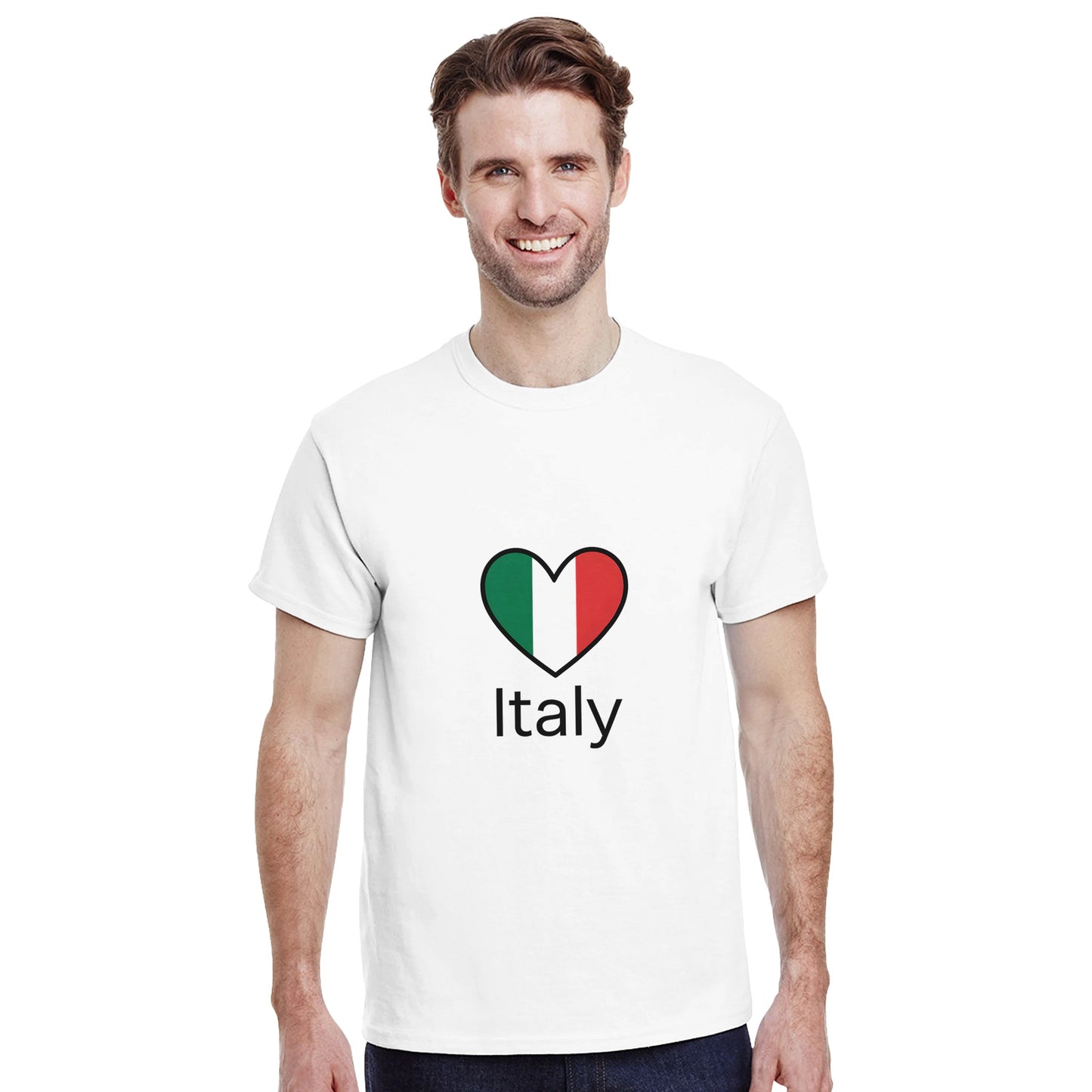 T-shirt med minimalistiskt italienskt hjärta i flaggans färger och ordet 'Italy' i modern stil. Enkel och älskvärd design.