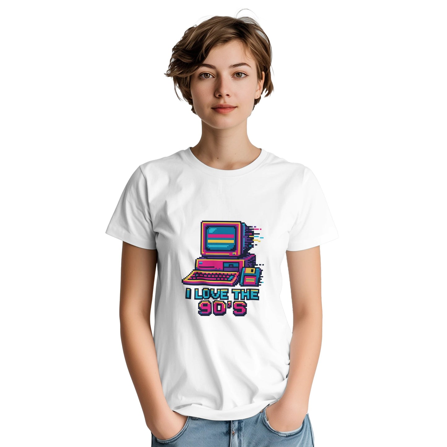 Pixelart-T-shirt med 90-talsvibbar, datorer, disketter och glitch-effekter. Nostalgisk resa tillbaka i tiden.