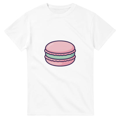 Stilren t-shirt med macaron motiv, perfekt för franska delikatesskonnässören.