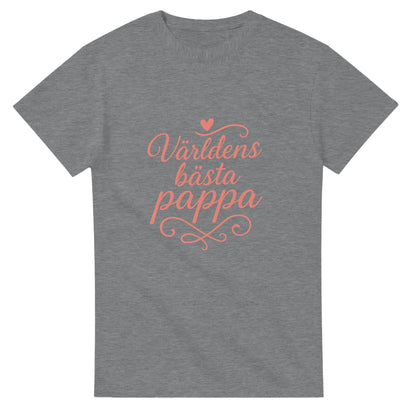 Romantisk T-shirt för pappa, med texten 'Världens bästa pappa' i mjuka, luftiga former. Perfekt för alla fantastiska pappor.