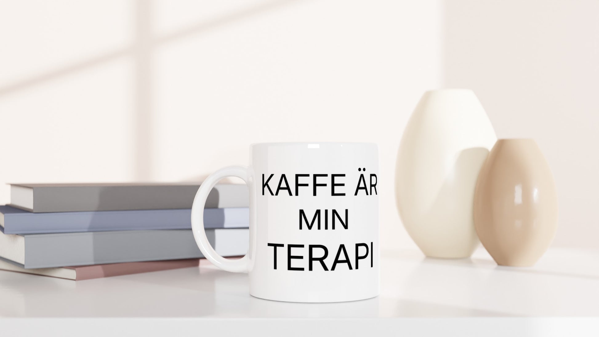 Kaffe är Min Terapi - en stunds njutning för att må bättre. Perfekt för kaffedrickare.