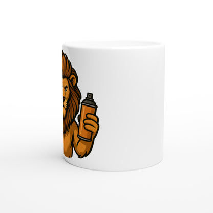 Mugg med lejon som frisör med sax och spray redo för styling.
