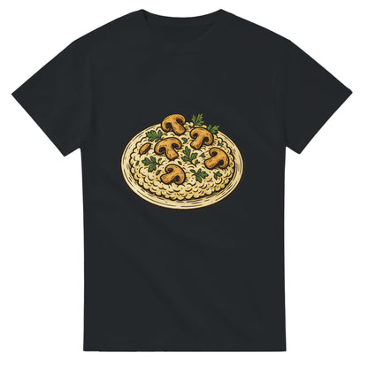 Vintage t-shirt med risottoillustration, perfekt för kulinariska äventyraren. Klassiskt och unikt.