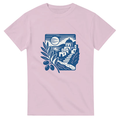T-shirt med nostalgiskt motiv av grekiskt landskap med olivgrenar och kustvyer. Perfekt för att njuta av skönheten i Grekland.