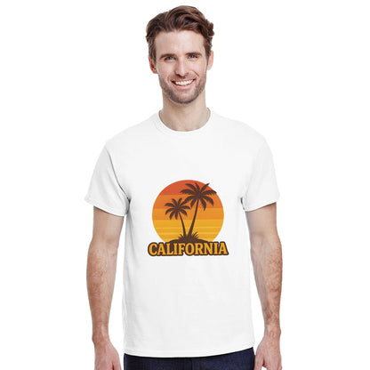 Vintage T-shirt med palmer mot solnedgång och citrusfärger, fantasifull och unik.