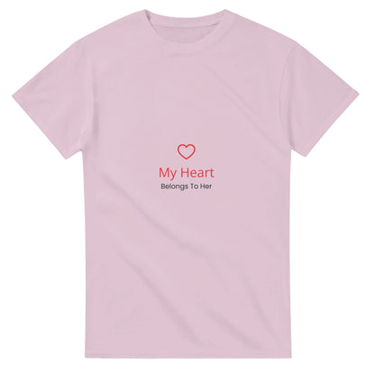 T-shirt med lekfull design för pojkvännen. Visa din kärlek med denna söta tröja.