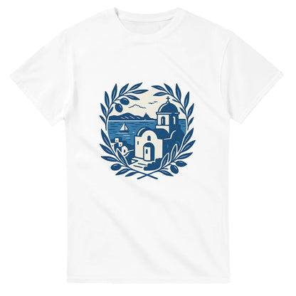 Vintage T-shirt med blåvitt kustlandskap för dig som älskar Greklands charm. Upplev Greklands kust varje dag.