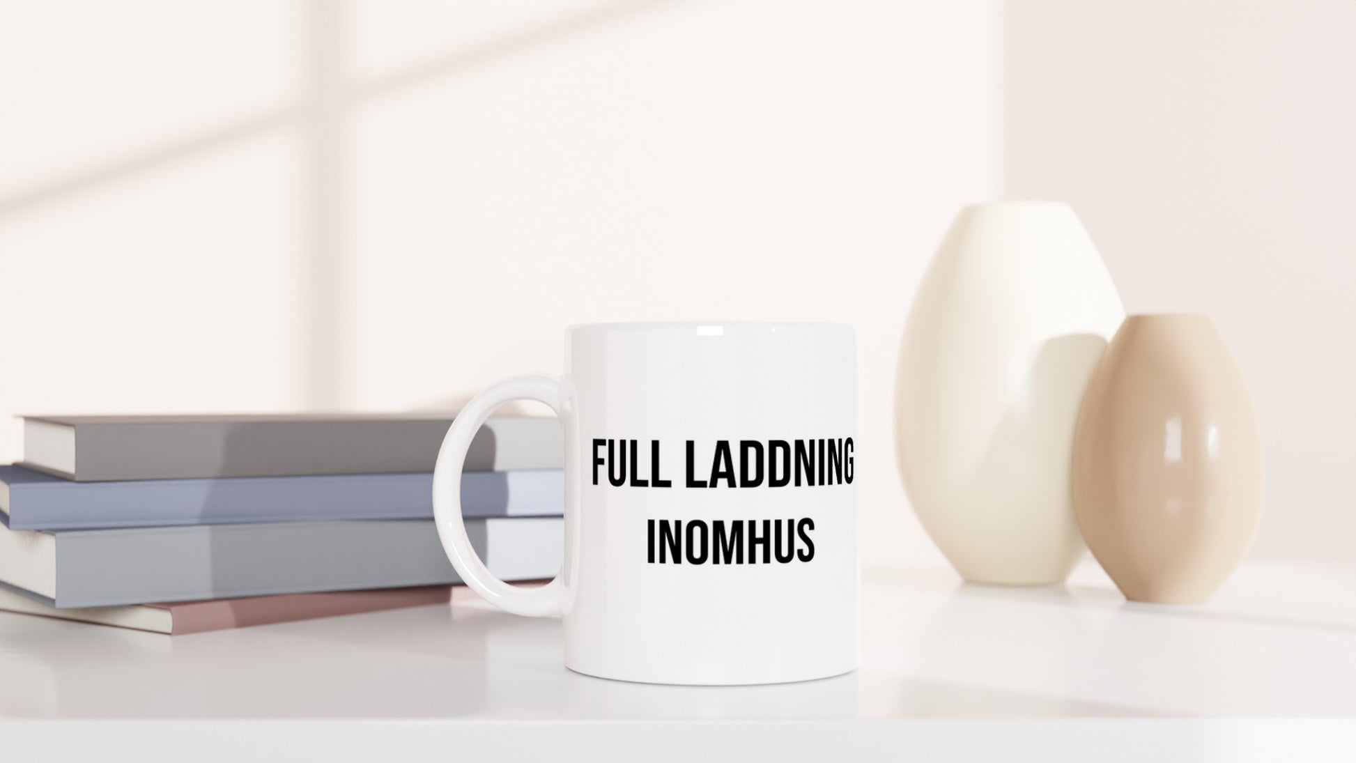 Elektrikerns morgonrutin med Dagens Laddning - en kraftfull kopp kaffe och en dos humor.