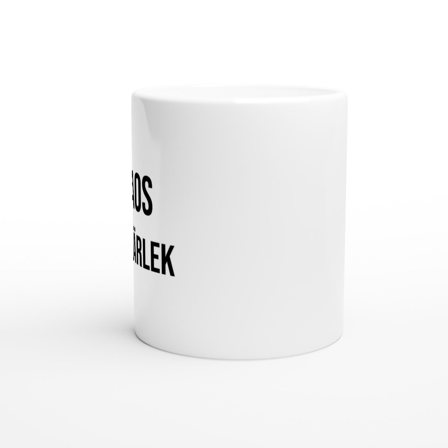 Mugg med kärlek till kaos i köket. Perfekt för matlagning med ett leende.