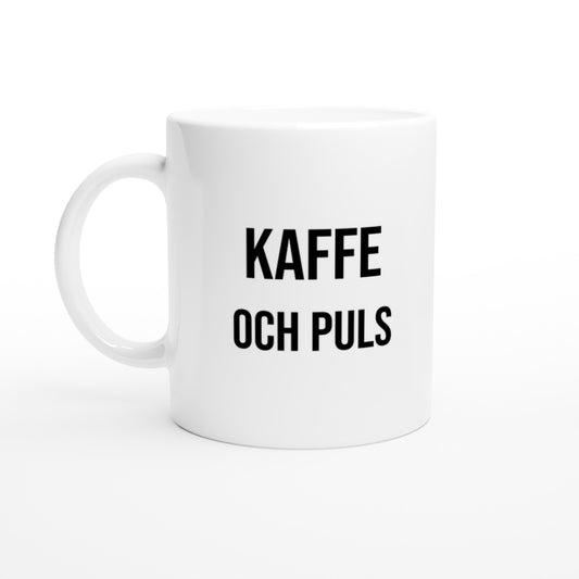 Kaffe och Puls mugg för sjuksköterskan - en perfekt kombination av passion och humor.