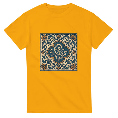 Portugisiskt inspirerad t-shirt i rustika färger, perfekt för vintage- och havsälskare.