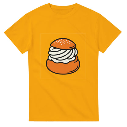 Semla-T-shirt för fettisdagsälskare. Perfekt året runt för att fira med denna klassiska bulle.