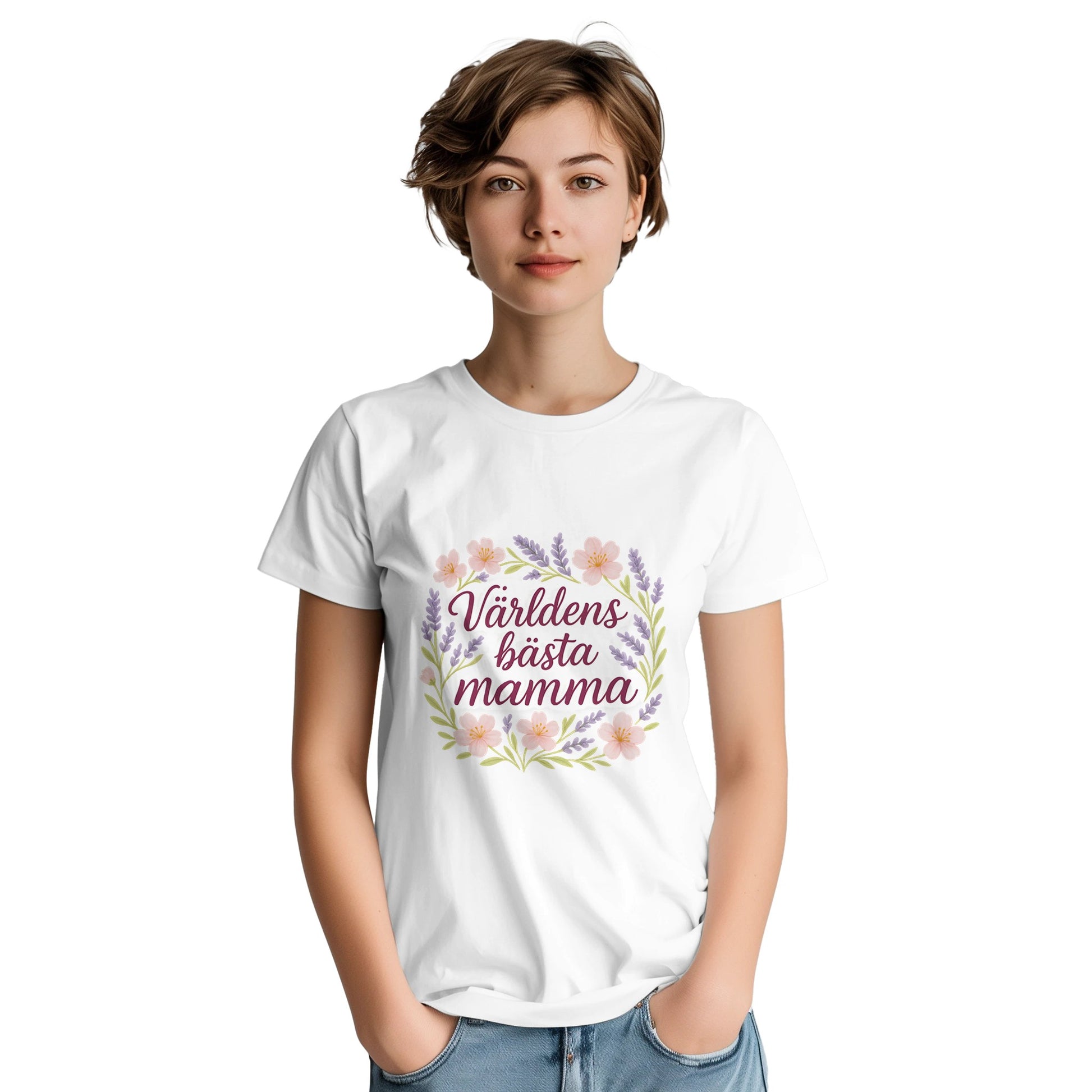 Mjuk T-shirt med blommigt mönster för den bästa mamman. Perfekt balans mellan text och bild.