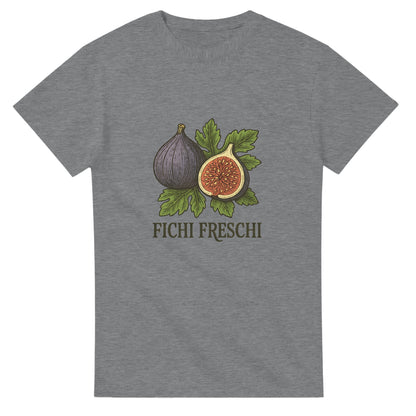 T-shirt med färska fikon och gammaldags italiensk text, Fichi Freschi, på gröna blad.