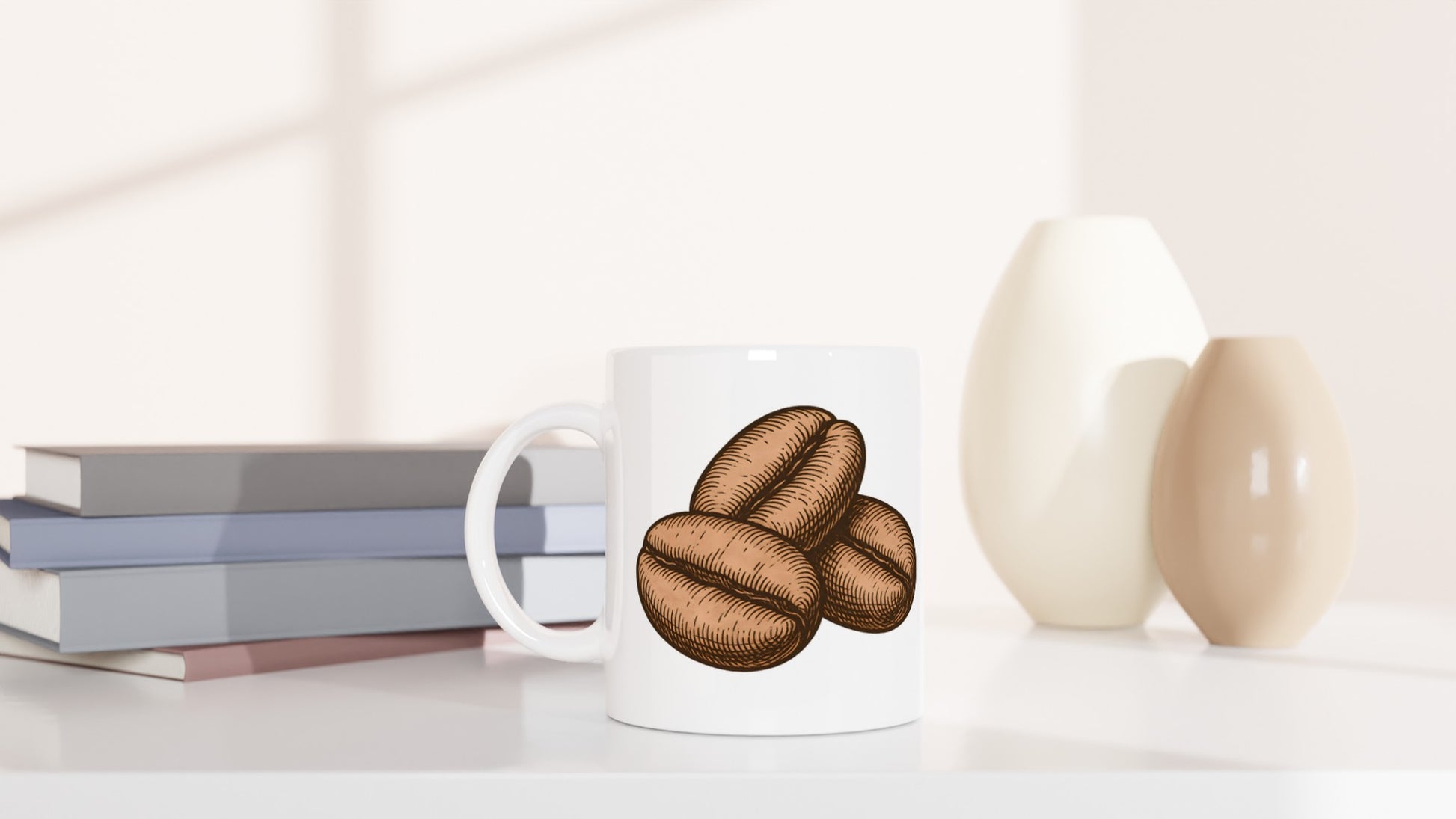 Mugg med klassiskt tecknade kaffebönor, hyllning till caféer.