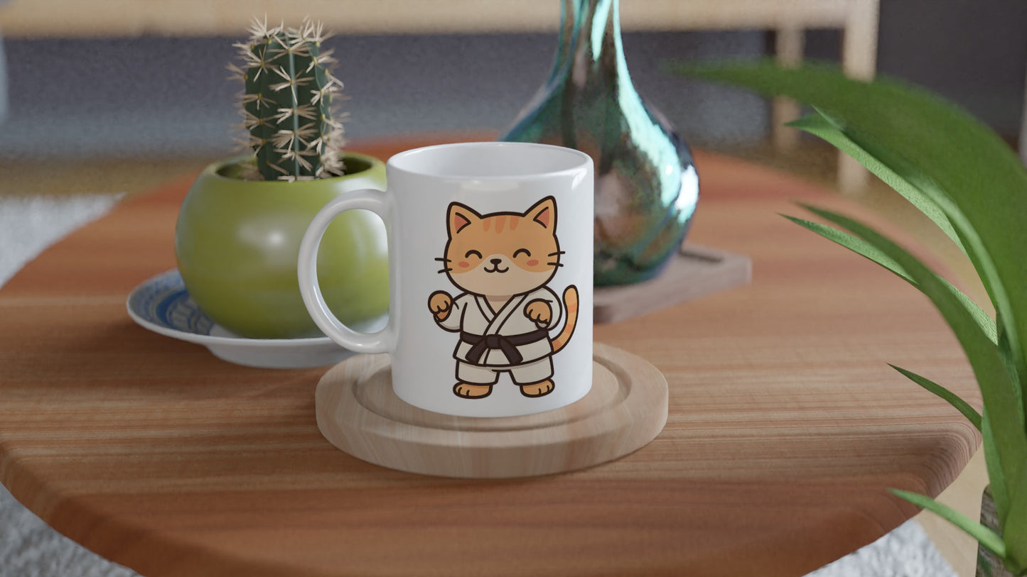 Mugg med katt i judodräkt. Perfekt för djurälskare & judofans!