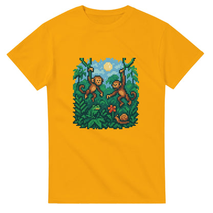 8-bitars djungelresa t-shirt med pixelapor och lianer för äventyrliga äventyrare.