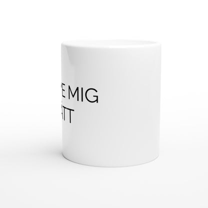 Keramisk mugg med humoristisk tennisordvits, perfekt för servering. Serve Mig Rätt.