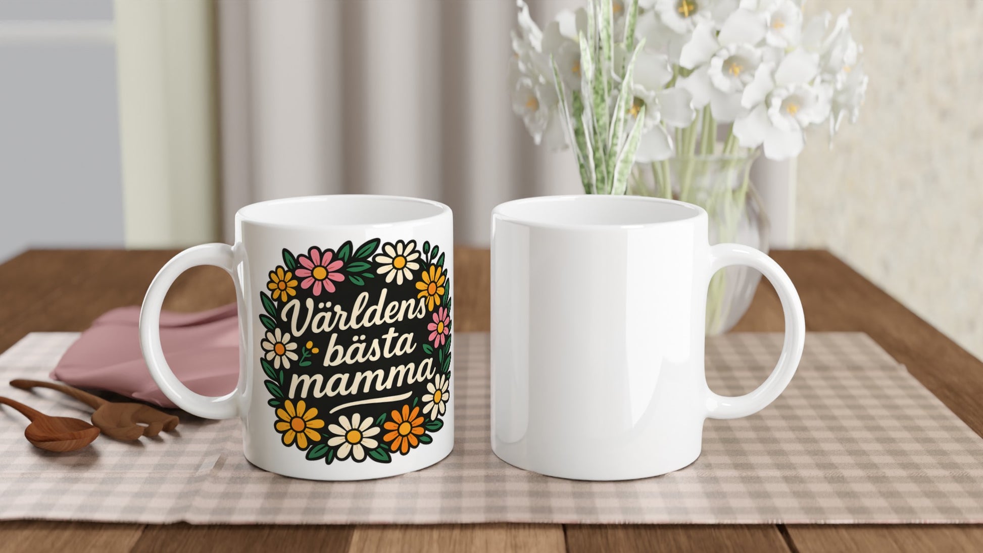 Mugg med text Världens bästa mamma i blomkrans. Perfekt för att fira mamma varje dag.