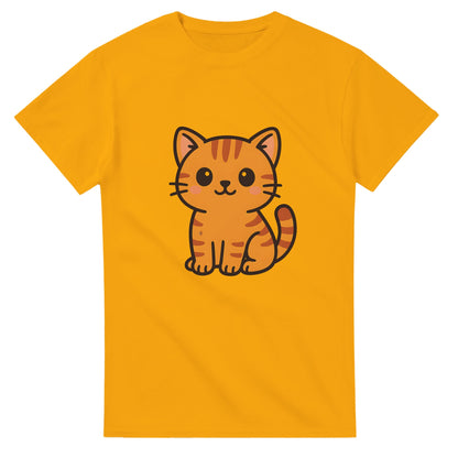 Charmig t-shirt med söt kawaii-katt i orange, perfekt för kattälskare och söta motiv.