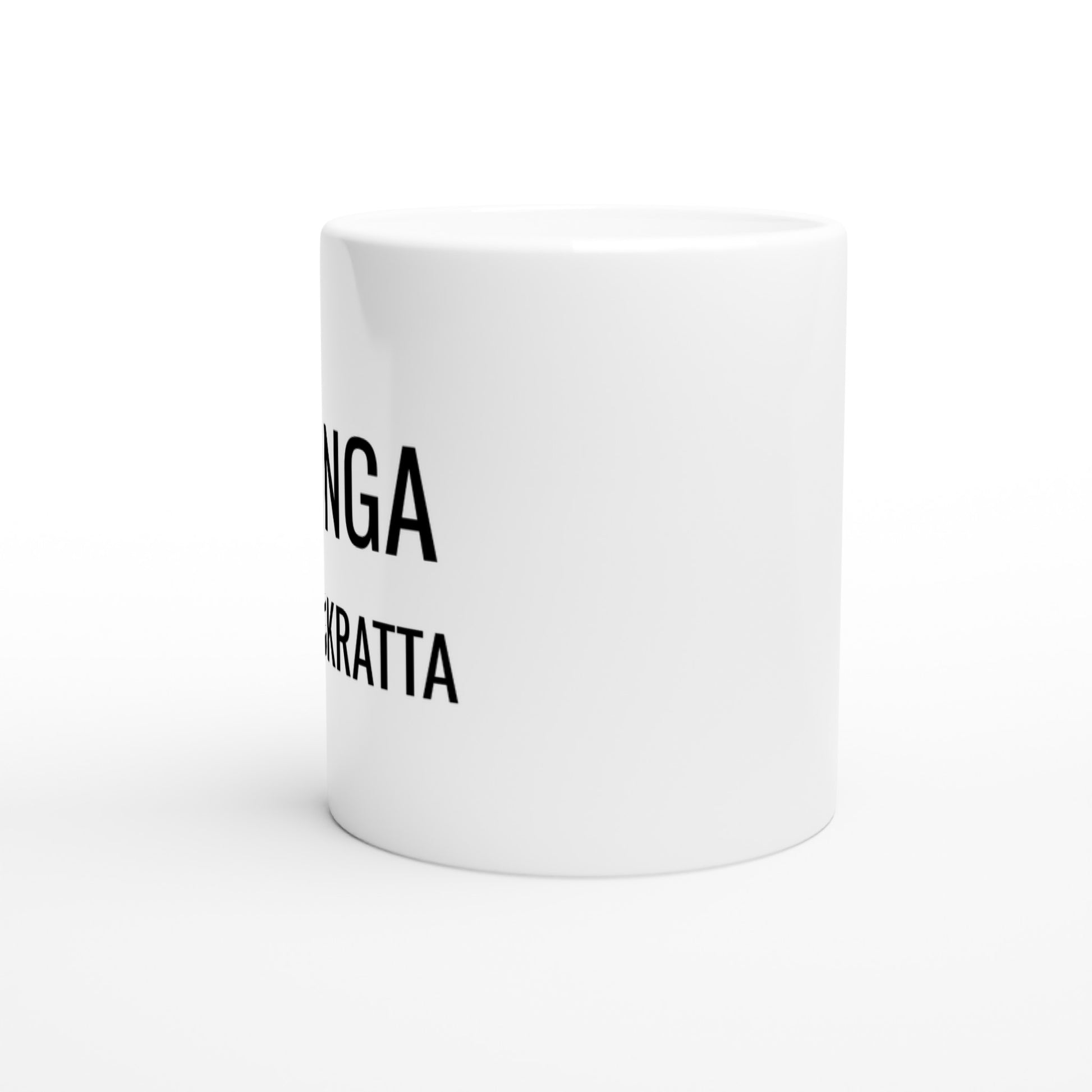 Mugg med texten Swing and Laugh. Perfekt för padelspelare med humor som älskar att skratta åt sina egna missar.