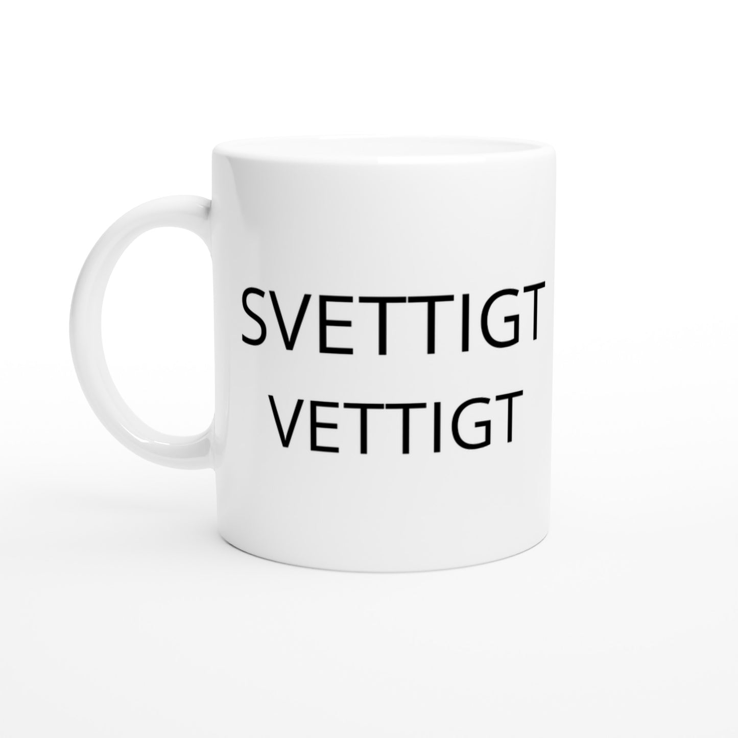 Mugg med texten Svettigt Vettigt - en humoristisk hyllning till svett för alla som vet att det är viktigt för hälsan.
